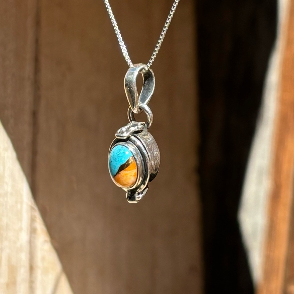 SOLD Spiny Oyster, Turquoise Poison Necklace - Picture 10 of 14